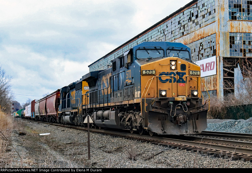 CSX 570 on Q-403